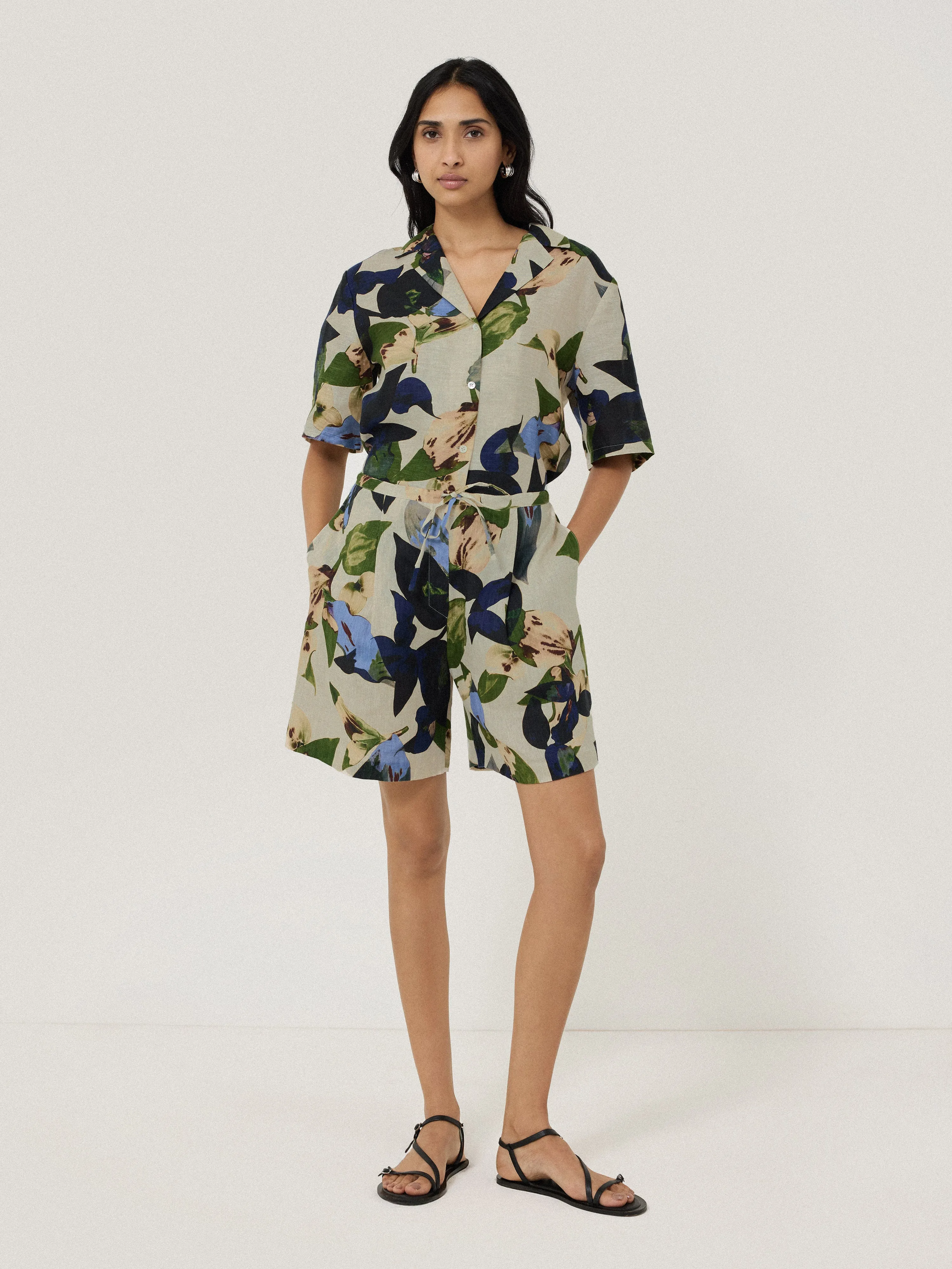 Future Botanic Linen Shorts | Neutral