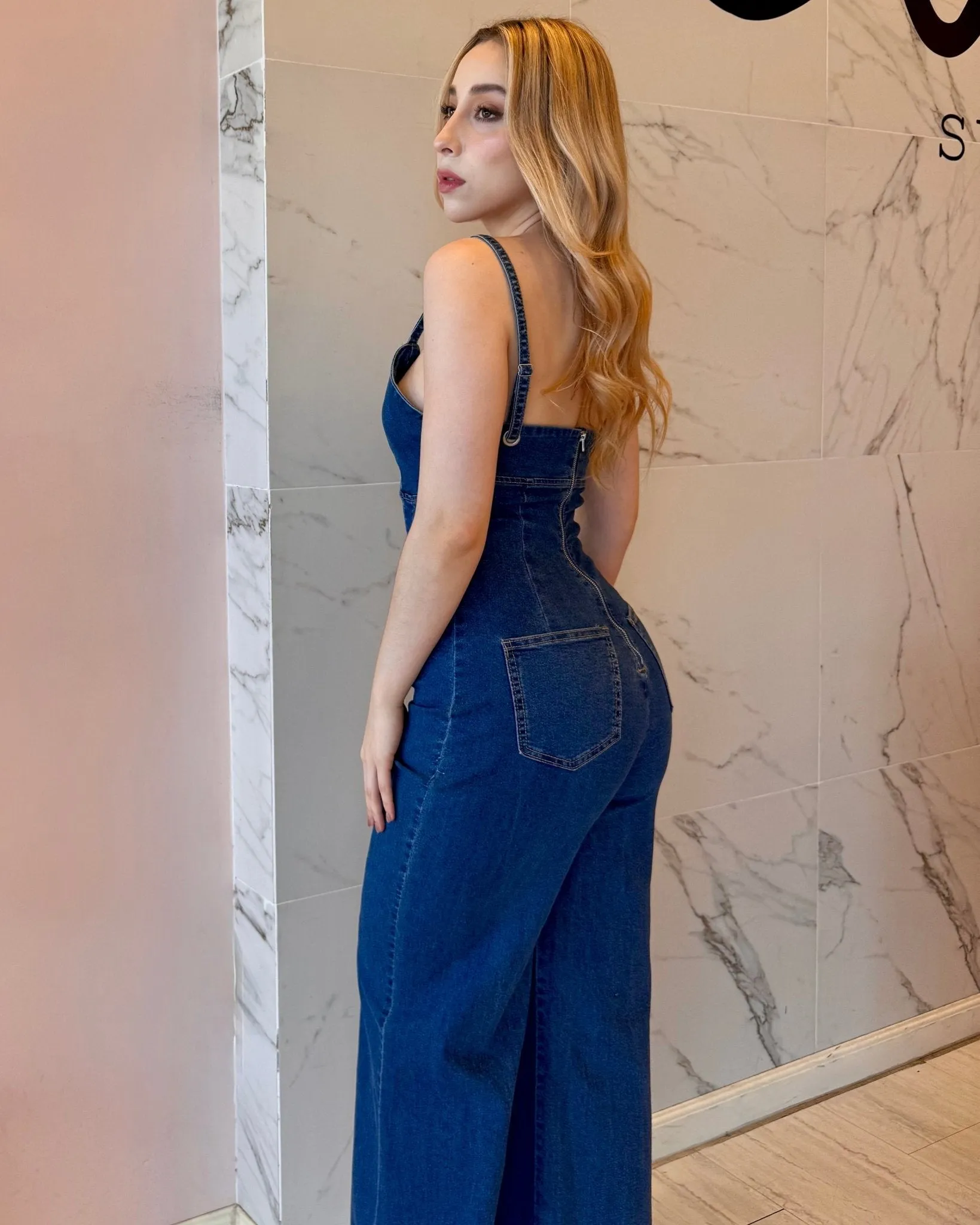 Jumpsuit denim de tirantes wide leg